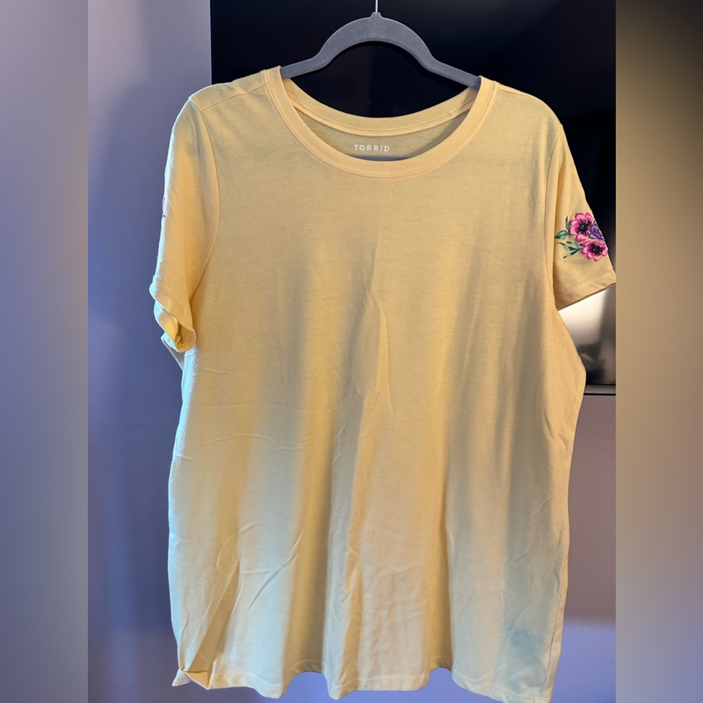 🌻Torrid Short sleeved shirt🌻